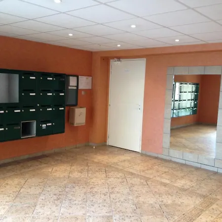 A Avec Piscine Dans Privee Ανγκλέ