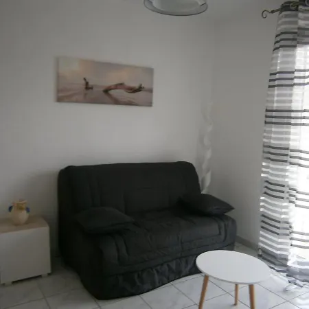 A Avec Piscine Dans Privee Διαμέρισμα Ανγκλέ