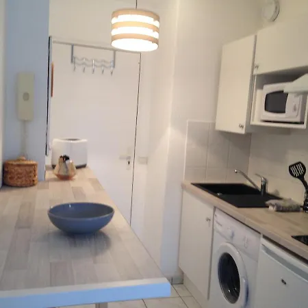 A Avec Piscine Dans Privee Ανγκλέ