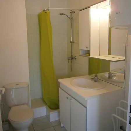 A Avec Piscine Dans Privee *