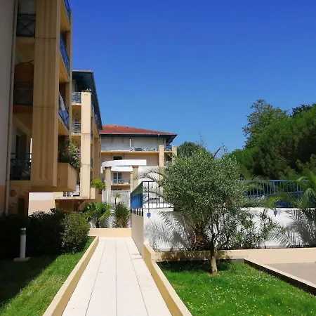 A Avec Piscine Dans Privee