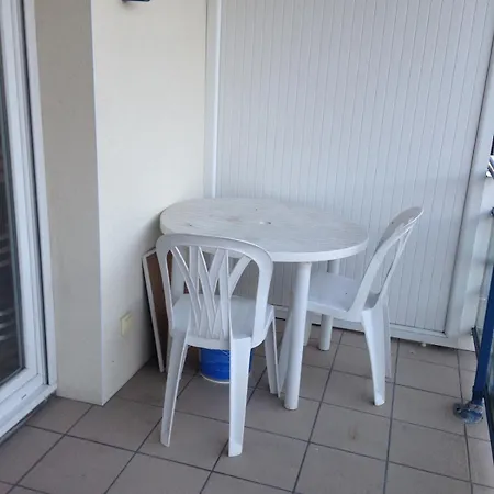 A Avec Piscine Dans Privee Ανγκλέ