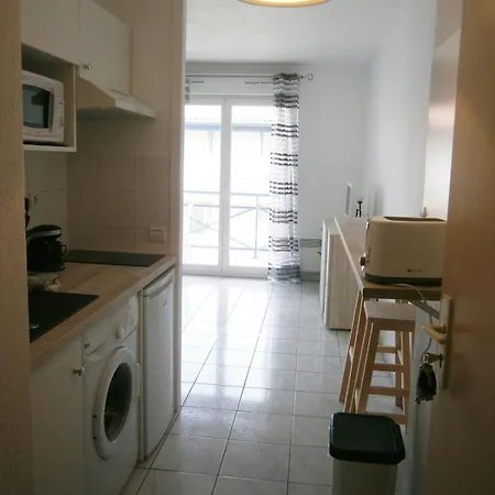 A Avec Piscine Dans Privee Διαμέρισμα