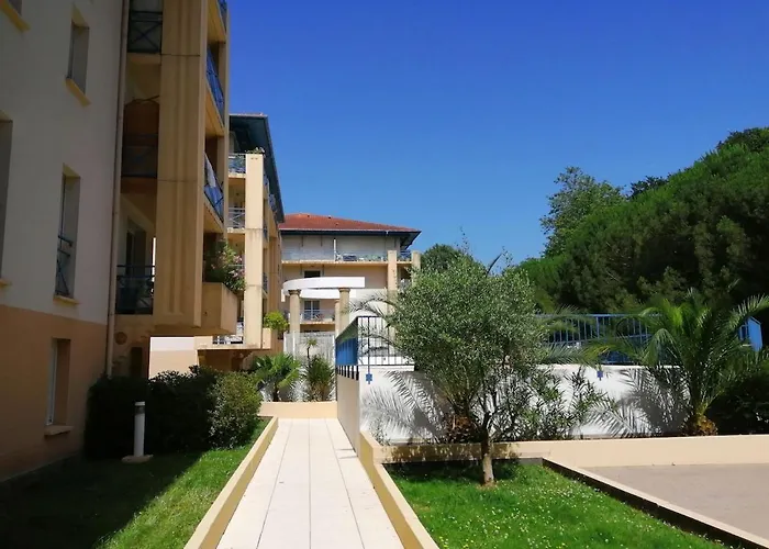 A Avec Piscine Dans Privee