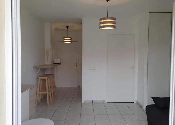 A Avec Piscine Dans Privee *