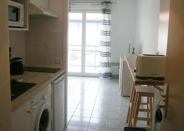 A Avec Piscine Dans Privee Lejlighed